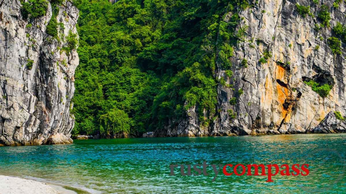 Halong Bay day trip - Bai Tu Long Halong Bay day trip - Bai Tu Long